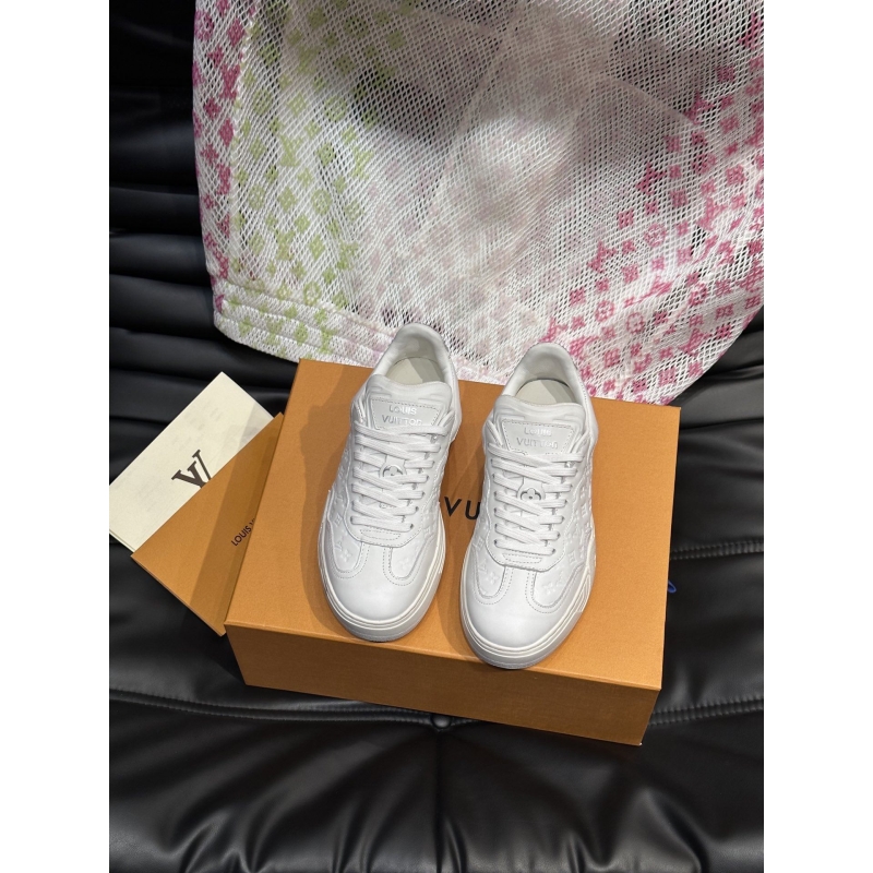 l**is V*t*n sneakers
